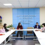 Сенсорний термінал у центрі Сум поповниться історіями ще 27 оборонців України