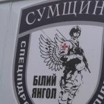 Рятунок під звуки вибухів: «Білі янголи» евакуювали літніх людей та їхню улюбленицю з прикордоння Сумщини