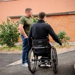 У Сумах облаштували безбар’єрне подвір’я для пораненого ветерана війни